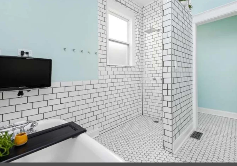 archie chicago shower