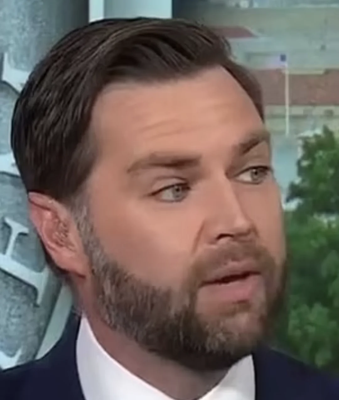 jd vance wearing eyeliner