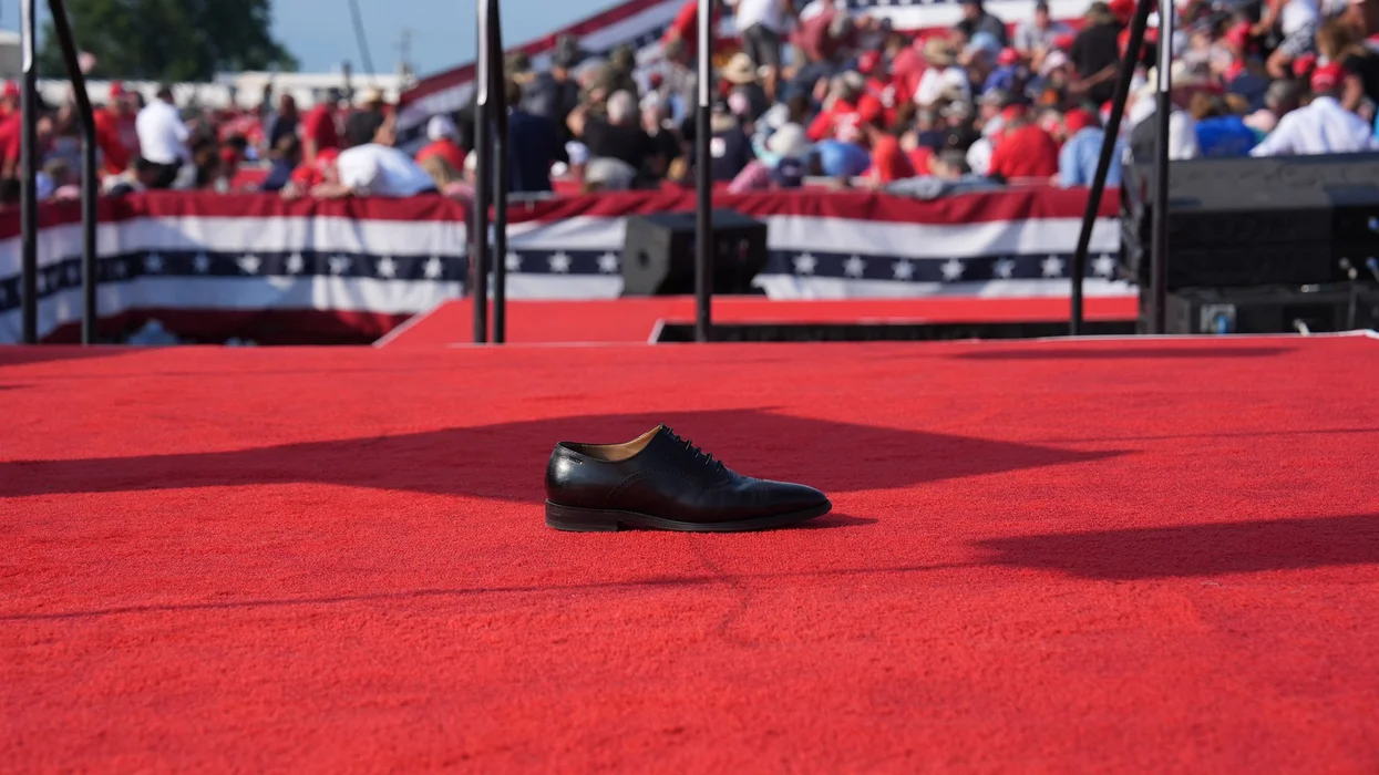 shoe lying on the stage trump assassination attempt