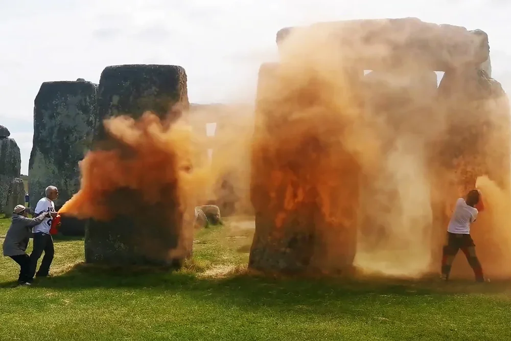 stonehenge damage by paint_