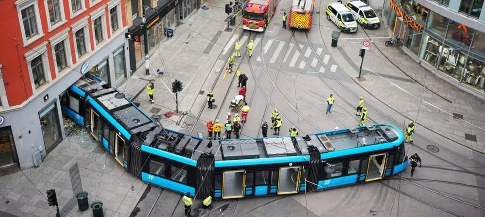 tram derails in apple store