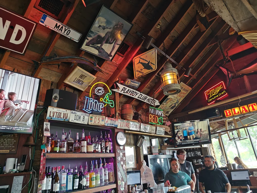 a dive bar in williams bay wi