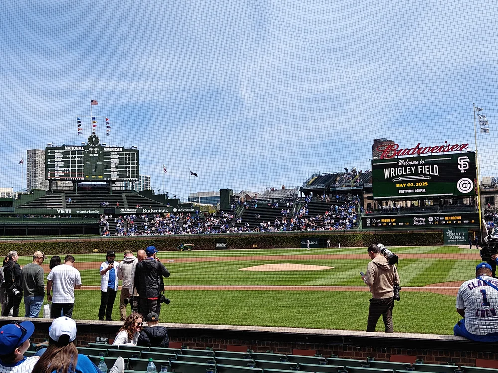 wind blowing straight to the right field