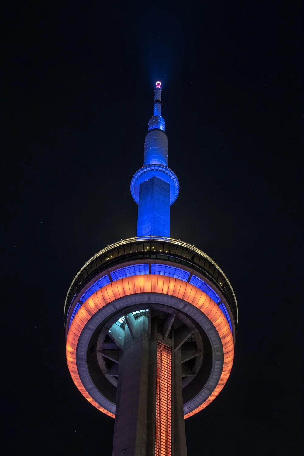 cn tower supports oilers