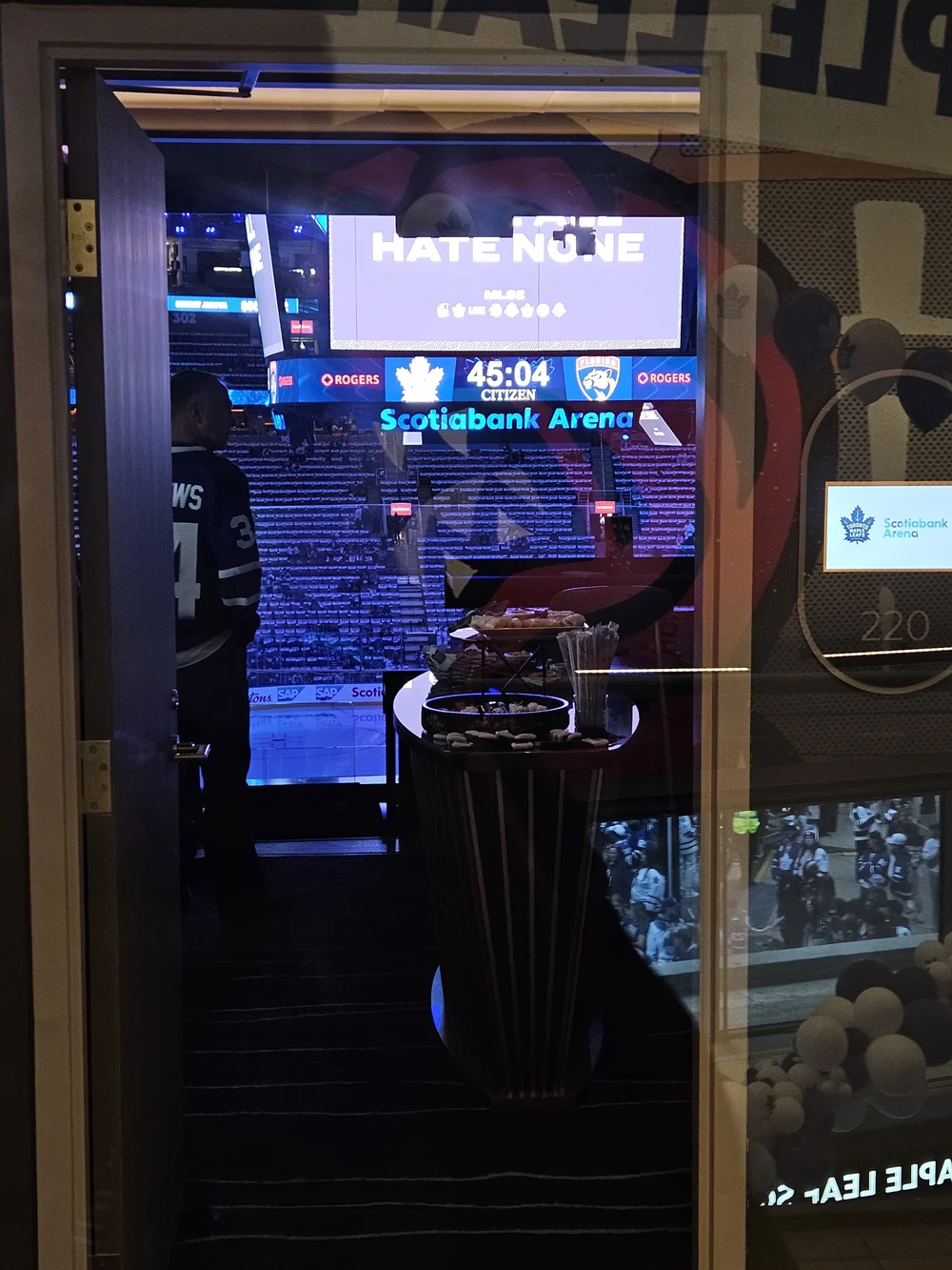 panthers mapleleaf game7 crowd