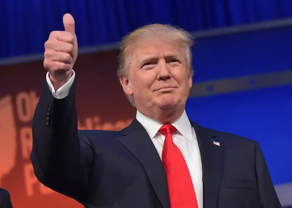 donald trump flashes the thumbs up