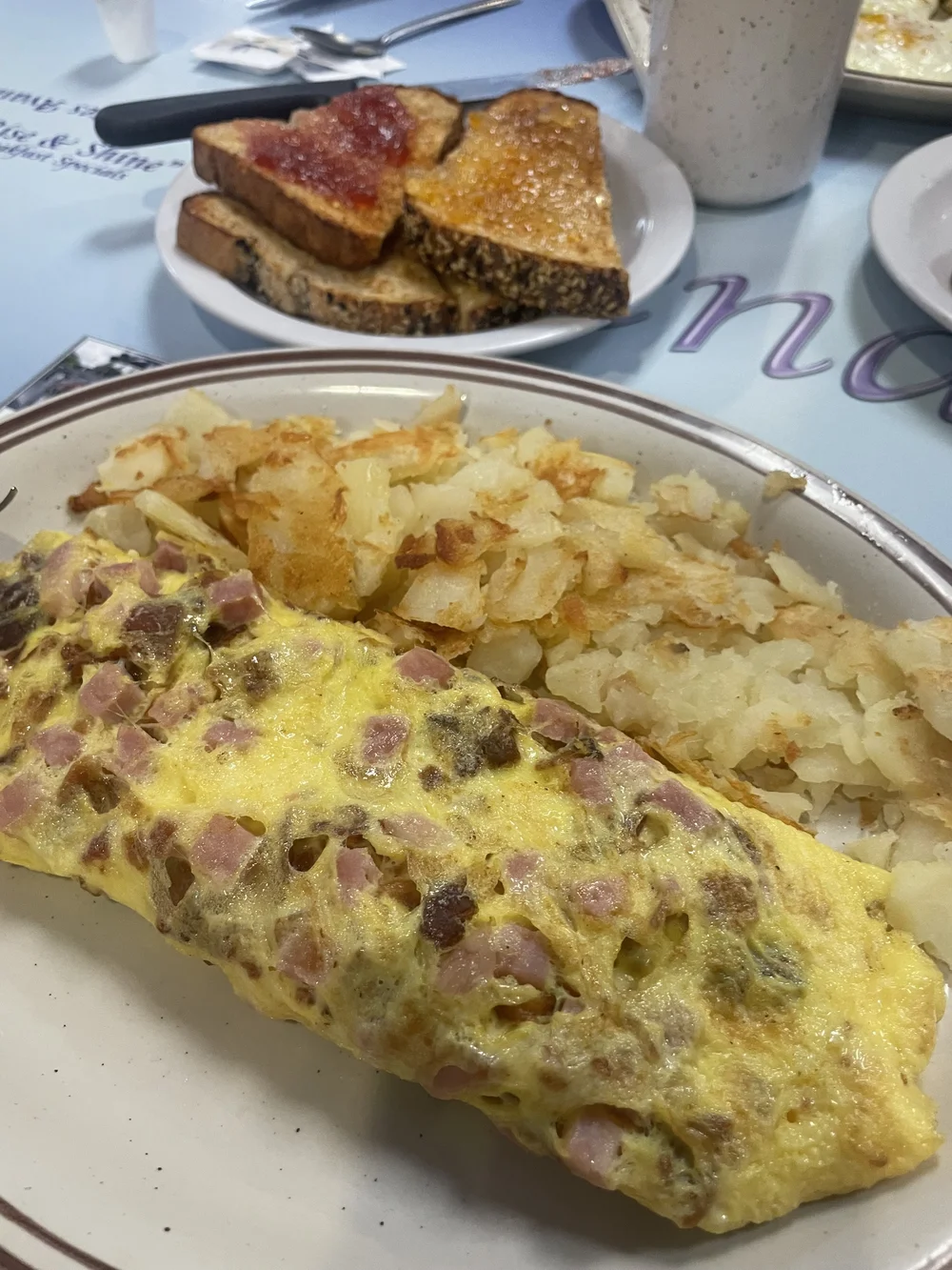 omelette and hash brown